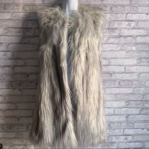 🆕 BRANDON THOMAS | by FRANCESCA’S| Faux Fur Vest